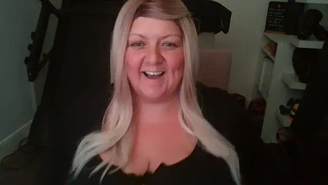Snapshot of Blonde_Exclusive chatting on 08.01.26 Blonde Exclusive online show from 08.01.26