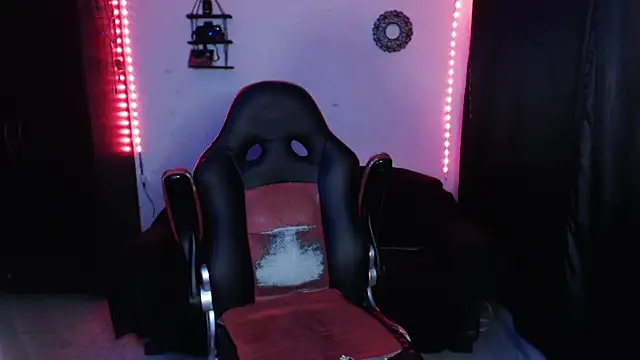 Snapshot of april_simons2 chatting on 01.25.25 april simons2 online show from 01.25.25