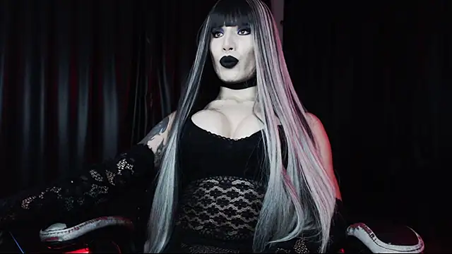 Snapshot of april_simons2 chatting on 10.10.25 april simons2 online show from 10.10.25