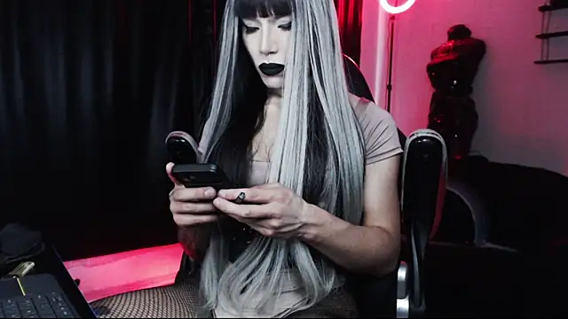 Snapshot of april_simons2 chatting on 10.26.25 april simons2 online show from 10.26.25