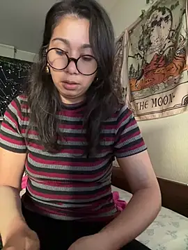 Lauraxbatista online show from 08.04.26