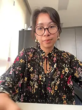 Lauraxbatista online show from 08.05.26