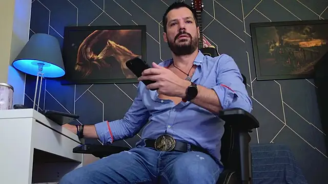 Snapshot of ChrisKox chatting on 10.27.25 ChrisKox online show from 10.27.25