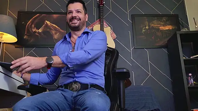 Snapshot of ChrisKox chatting on 10.29.25 ChrisKox online show from 10.29.25