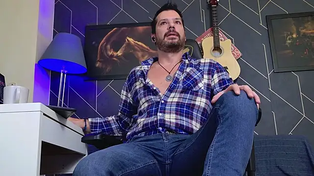 Snapshot of ChrisKox chatting on 11.20.25 ChrisKox online show from 11.20.25