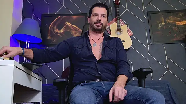 Snapshot of ChrisKox chatting on 11.21.25 ChrisKox online show from 11.21.25