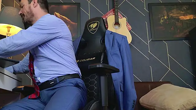 Snapshot of ChrisKox chatting on 12.22.25 ChrisKox online show from 12.22.25