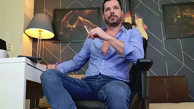 Snapshot of ChrisKox chatting on 12.23.25 ChrisKox online show from 12.23.25