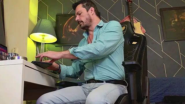 Snapshot of ChrisKox chatting on 01.10.26 ChrisKox online show from 01.10.26