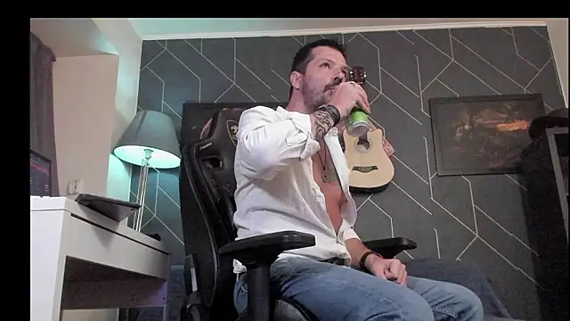 Snapshot of ChrisKox chatting on 02.12.26 ChrisKox online show from 02.12.26