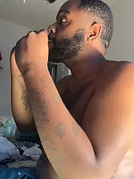 Snapshot of BigHunchoDick chatting on 02.27.25 BigHunchoDick online show from 02.27.25