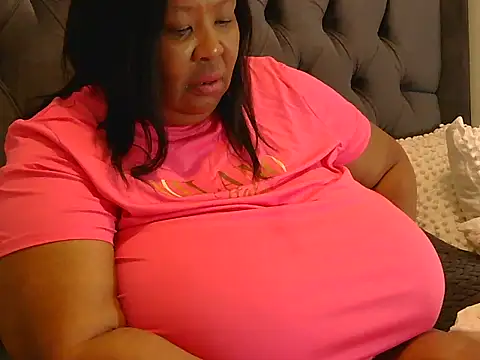 Snapshot of nancy111 chatting on 10.22.25 nancy111 online show from 10.22.25