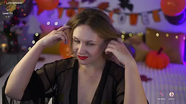 Snapshot of LitleSun chatting on 10.25.25 LitleSun online show from 10.25.25