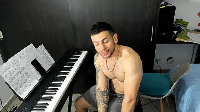 Snapshot of logan_smith chatting on 12.22.25 logan smith online show from 12.22.25