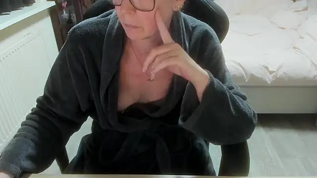 Snapshot of minoesje37 chatting on 02.18.26 minoesje37 online show from 02.18.26