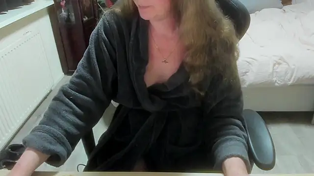 Snapshot of minoesje37 chatting on 02.21.26 minoesje37 online show from 02.21.26