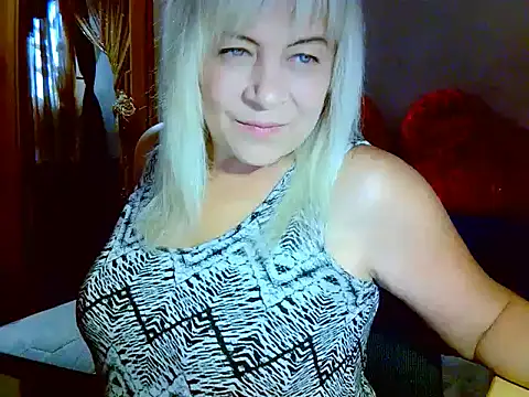 Snapshot of AgoniA7 chatting on 09.13.25 AgoniA7 online show from 09.13.25