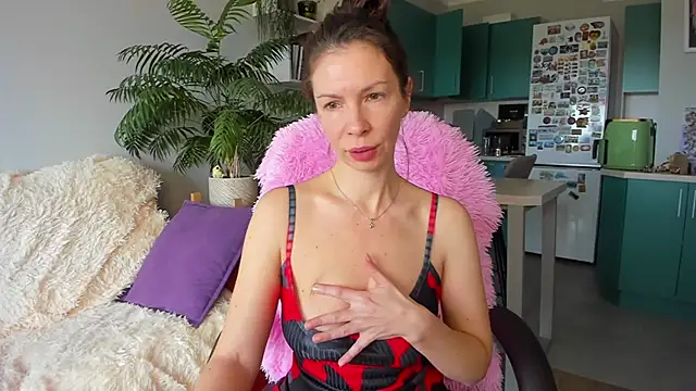 ChristinaGlory online show from 04.28.26