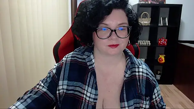 MissTroublle online show from 01.28.25