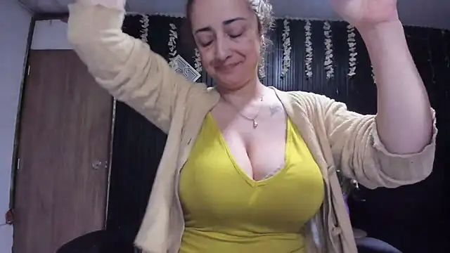 Snapshot of lalanaughty chatting on 01.10.26 lalanaughty online show from 01.10.26