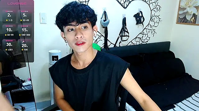 Snapshot of WildestTwink chatting on 11.23.25 WildestTwink online show from 11.23.25