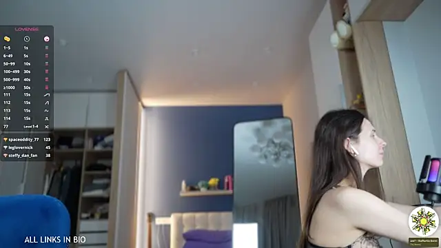 LAUREL HAZEL online show from 03.17.25