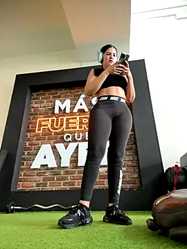 Snapshot of Carolina_Novoa chatting on 10.22.25 Carolina Novoa online show from 10.22.25