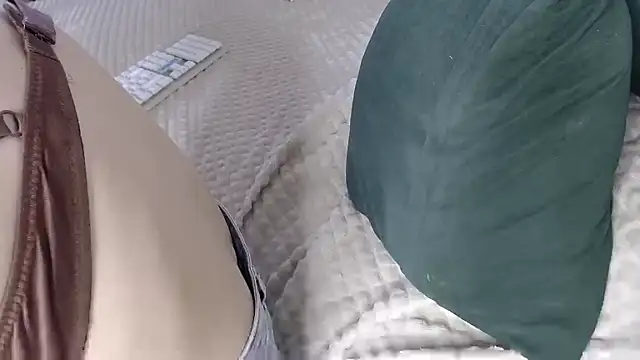 Snapshot of Kiradoll27 chatting on 10.29.25 Kiradoll27 online show from 10.29.25