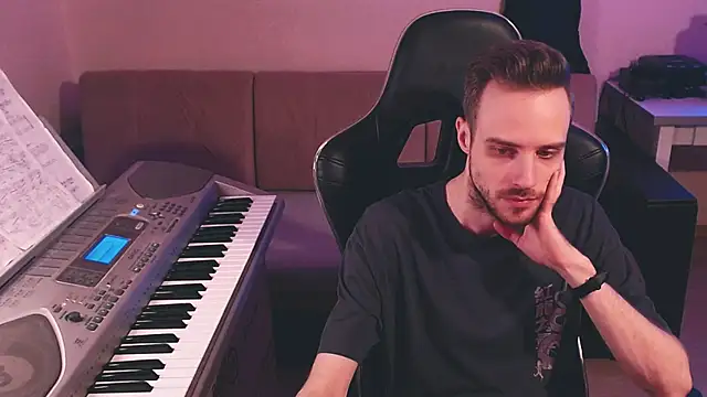 Snapshot of Sweetparker chatting on 10.29.25 Sweetparker online show from 10.29.25