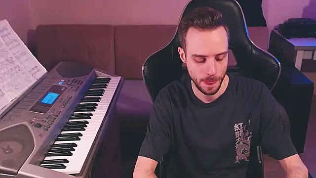 Snapshot of Sweetparker chatting on 10.30.25 Sweetparker online show from 10.30.25