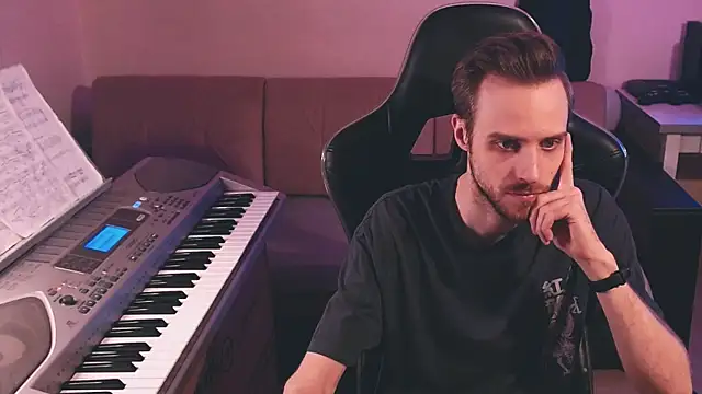 Snapshot of Sweetparker chatting on 11.28.25 Sweetparker online show from 11.28.25