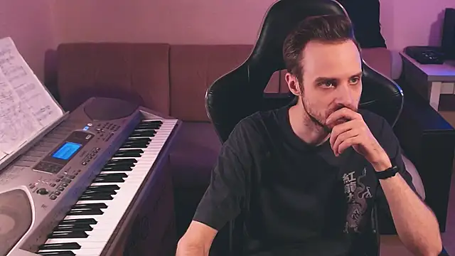 Snapshot of Sweetparker chatting on 11.30.25 Sweetparker online show from 11.30.25