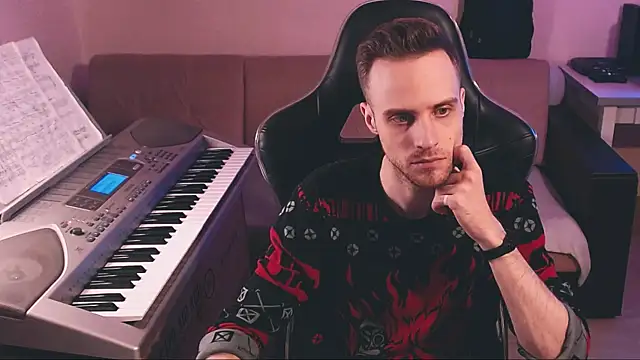 Snapshot of Sweetparker chatting on 12.13.25 Sweetparker online show from 12.13.25