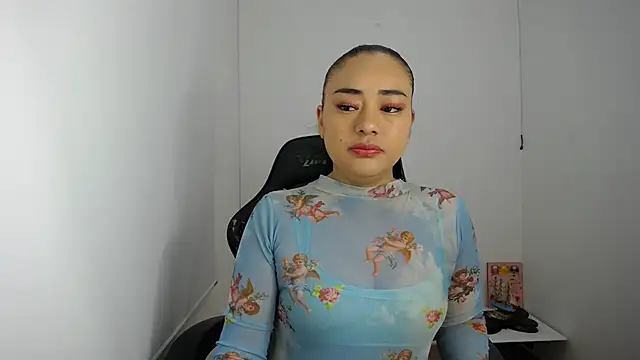 Snapshot of ReyleDoll chatting on 12.19.24 ReyleDoll online show from 12.19.24