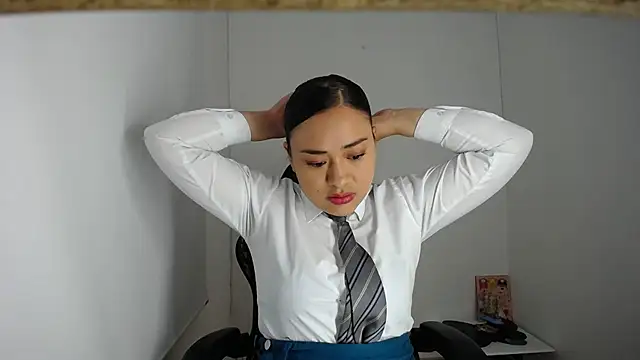 Snapshot of ReyleDoll chatting on 12.28.24 ReyleDoll online show from 12.28.24