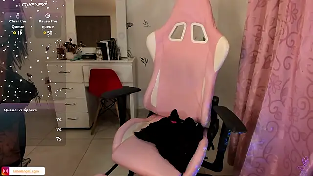 Snapshot of Fallengangel chatting on 01.20.25 Fallengangel online show from 01.20.25