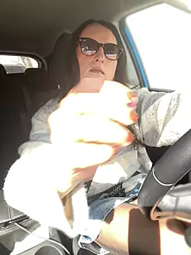 Snapshot of Chic_desire chatting on 02.21.26 Chic desire online show from 02.21.26