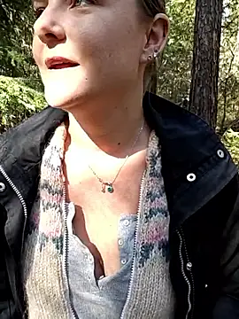 Snapshot of SwedishJennifer chatting on 04.28.26 SwedishJennifer online show from 04.28.26