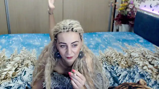 Snapshot of MirabelaSweet chatting on 03.19.25 MirabelaSweet online show from 03.19.25