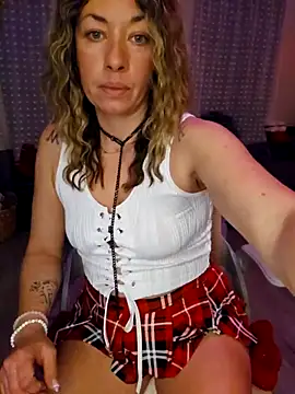 Snapshot of _NinaLuvSins_ chatting on 11.25.25 NinaLuvSins online show from 11.25.25