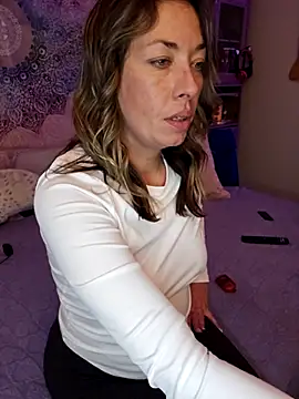 Snapshot of _NinaLuvSins_ chatting on 11.28.25 NinaLuvSins online show from 11.28.25