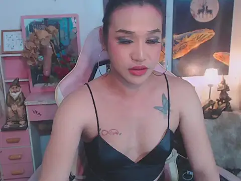 AsianMariaTs online show from 11.20.25