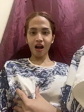 Snapshot of _FoxyFlair chatting on 11.05.25 FoxyFlair online show from 11.05.25