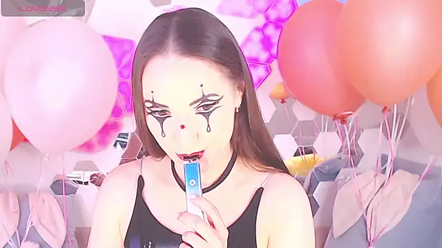 Snapshot of LexiKiss chatting on 01.28.25 LexiKiss online show from 01.28.25
