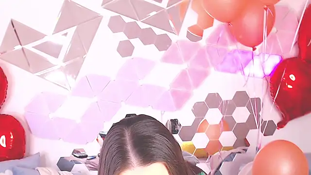 Snapshot of LexiKiss chatting on 02.14.25 LexiKiss online show from 02.14.25