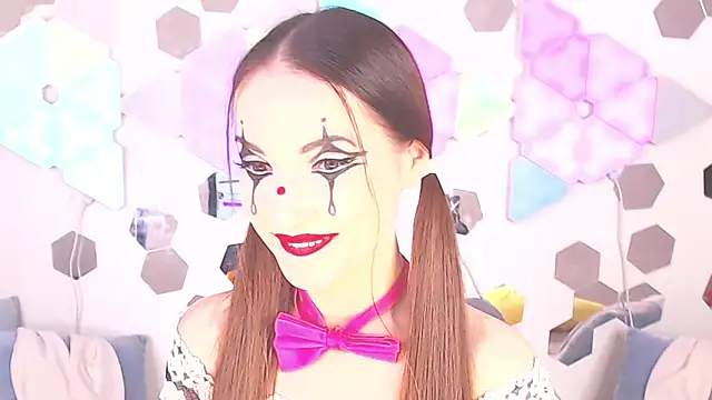Snapshot of LexiKiss chatting on 10.22.25 LexiKiss online show from 10.22.25