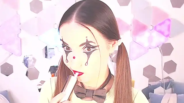 LexiKiss online show from 11.15.25