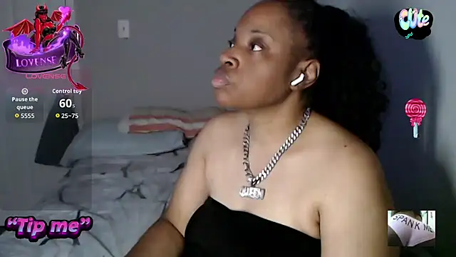 Sexymona1218 online show from 11.13.25