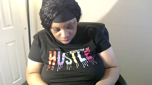 Sexymona1218 online show from 04.25.26