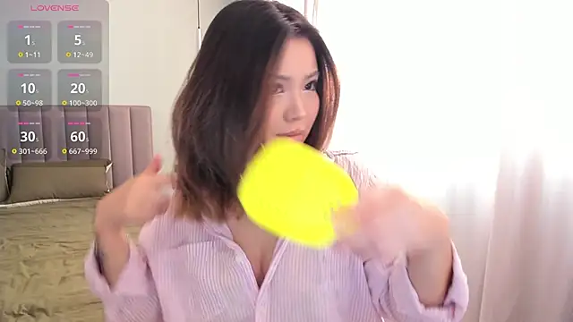 Snapshot of SaliUong chatting on 10.27.25 SaliUong online show from 10.27.25